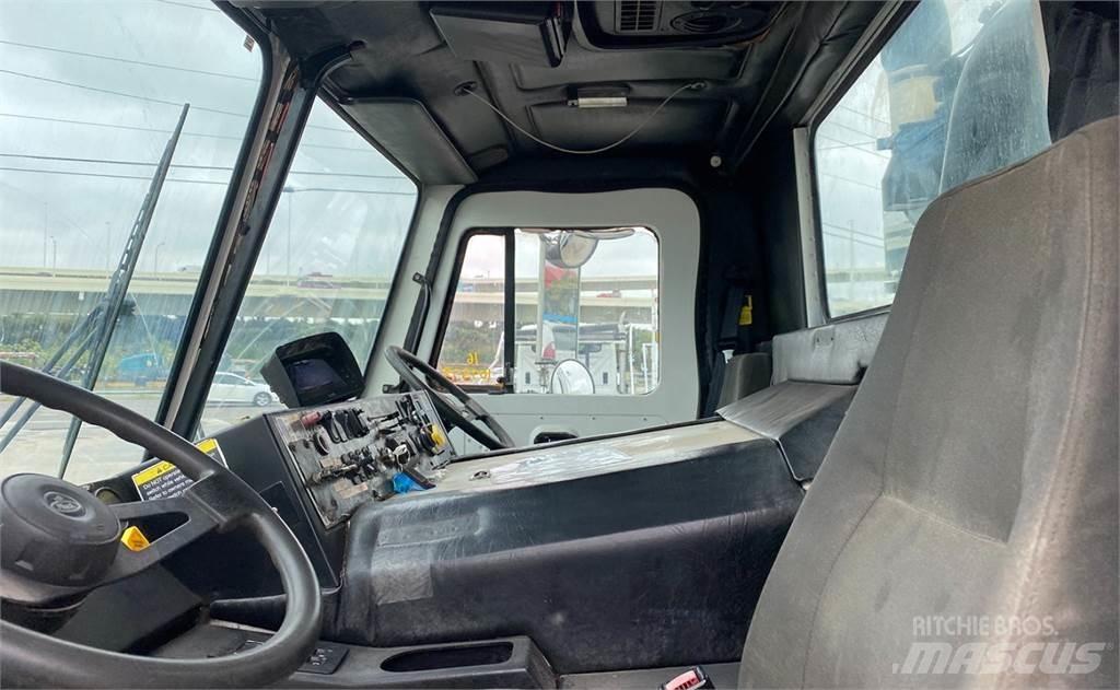 Mack LEU613 垃圾车