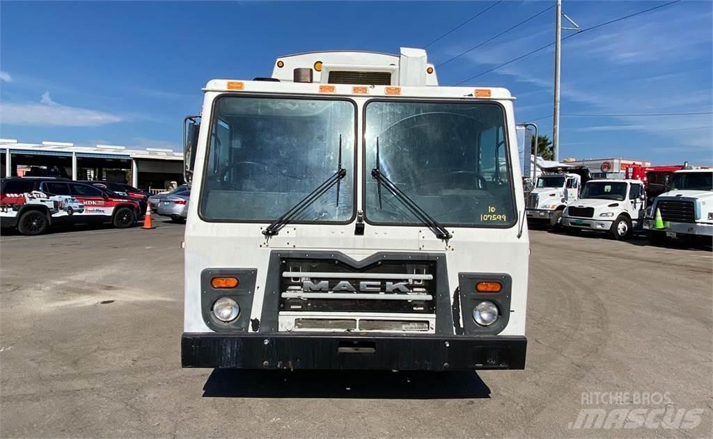 Mack LEU613 垃圾车