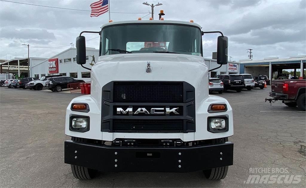 Mack MD6 抓斗