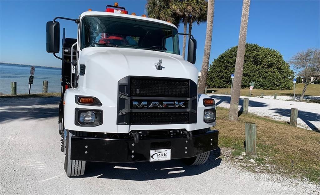 Mack MD7 抓斗