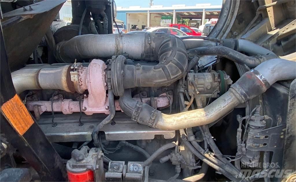 Mack MR688S 垃圾车
