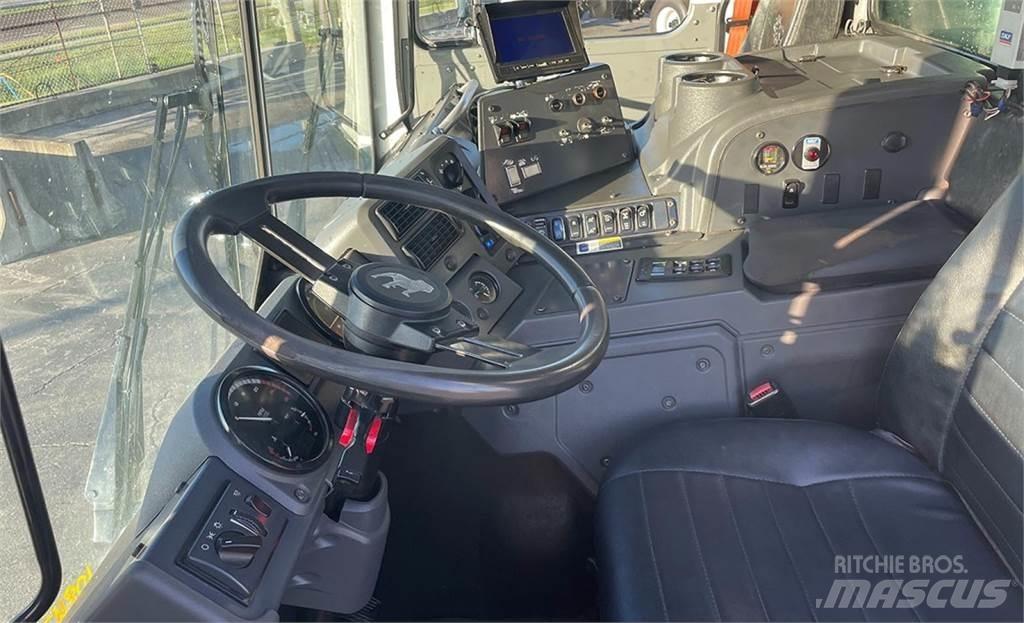 Mack MRU613 垃圾车