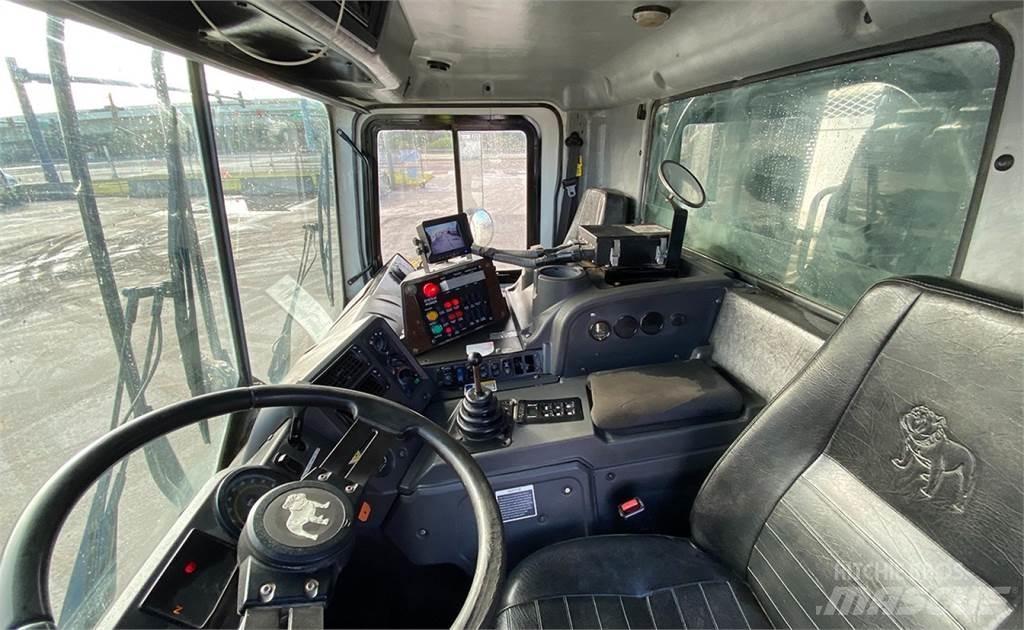 Mack MRU613 垃圾车