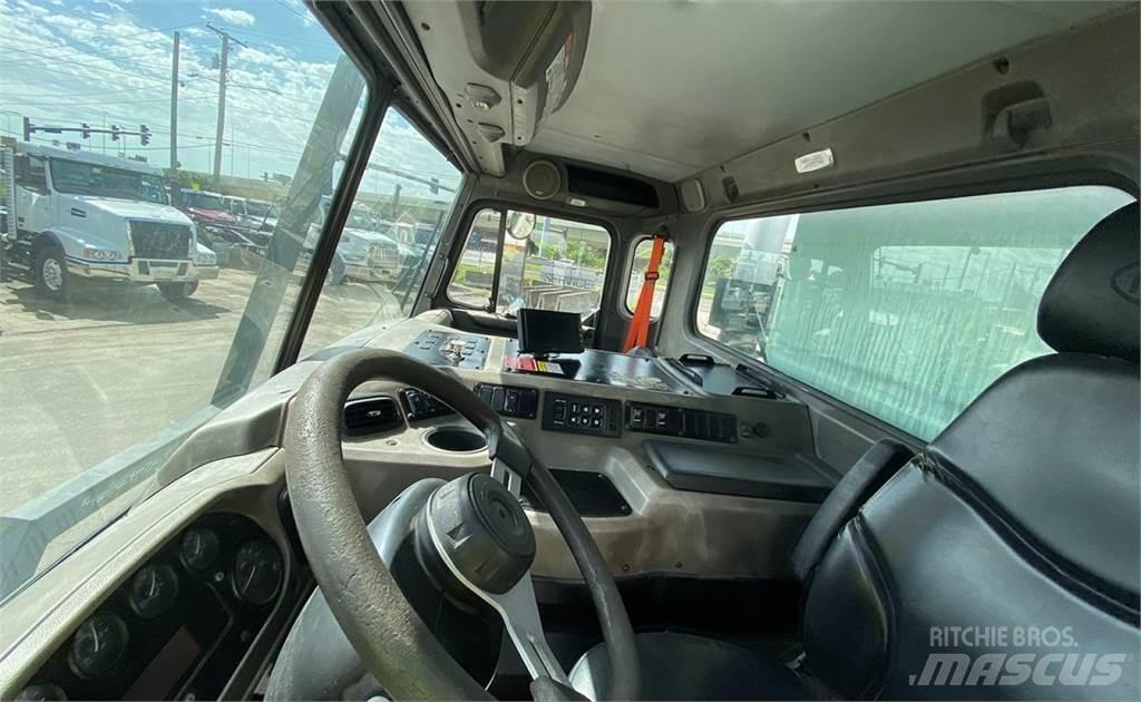 Peterbilt 320 垃圾车