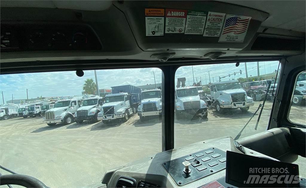 Peterbilt 320 垃圾车