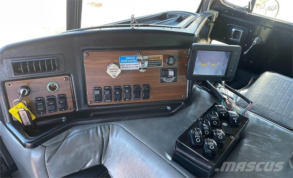 Peterbilt 320 垃圾车