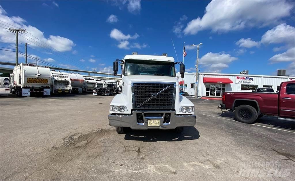 Volvo VHD64 可拆卸式卡车