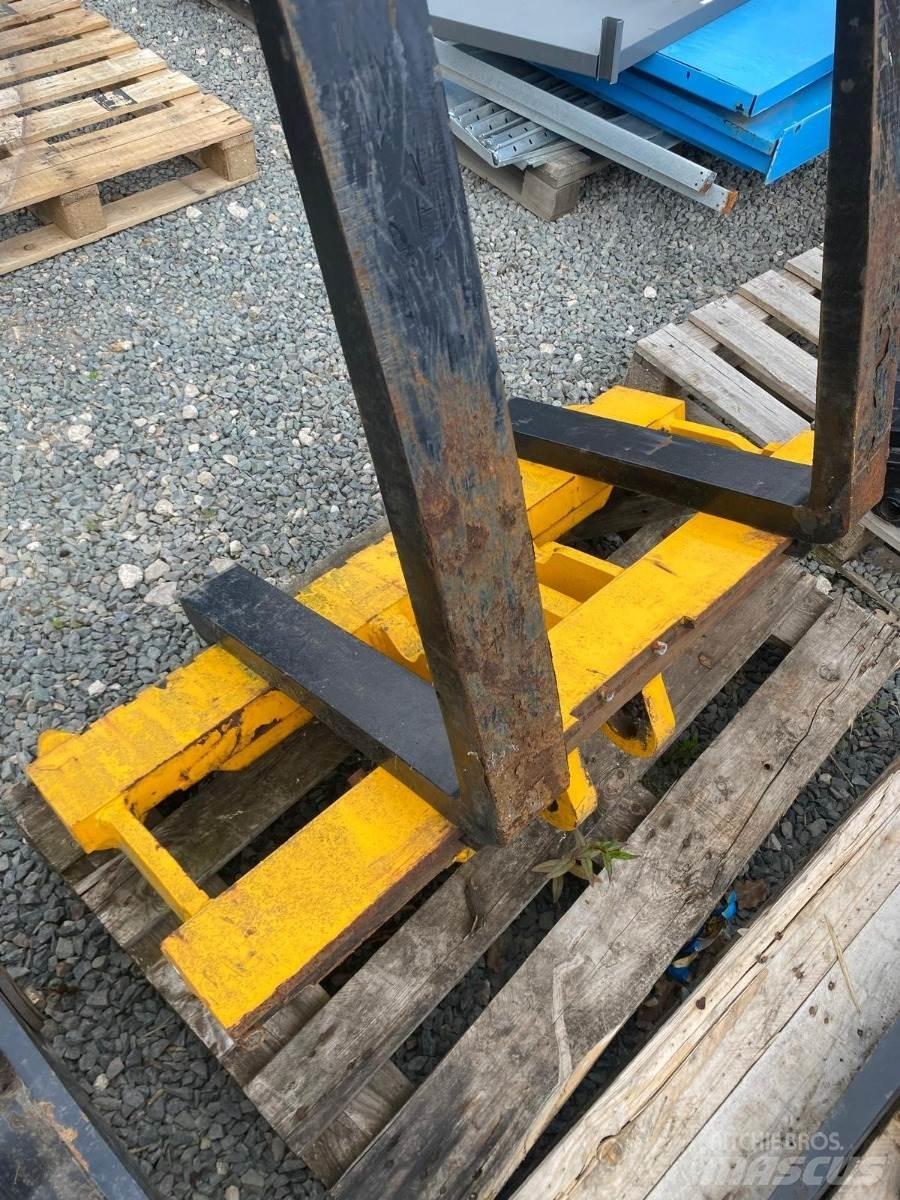 JCB  电动叉车