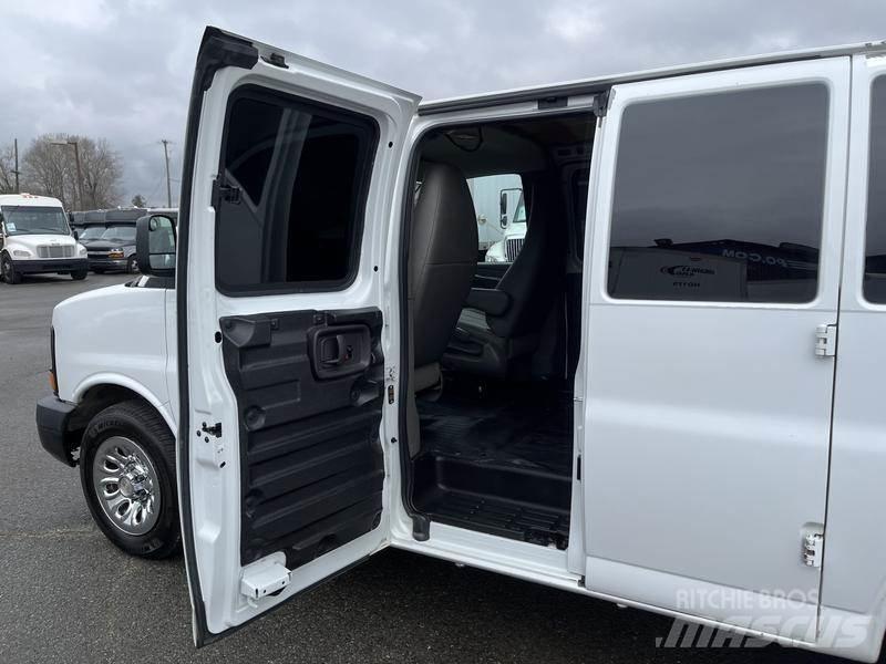 Chevrolet Express 大型面包车