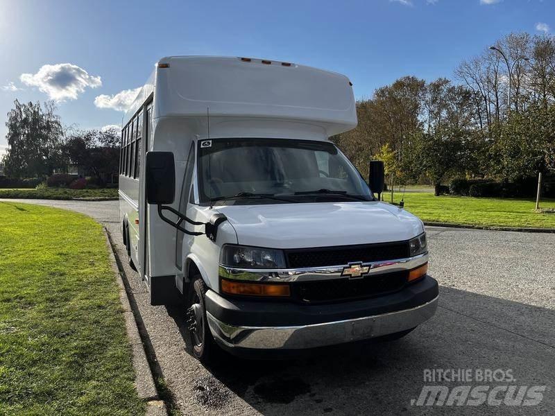 Chevrolet Express 迷你巴士