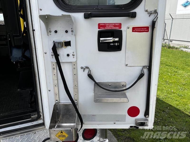 Chevrolet Express 大型面包车