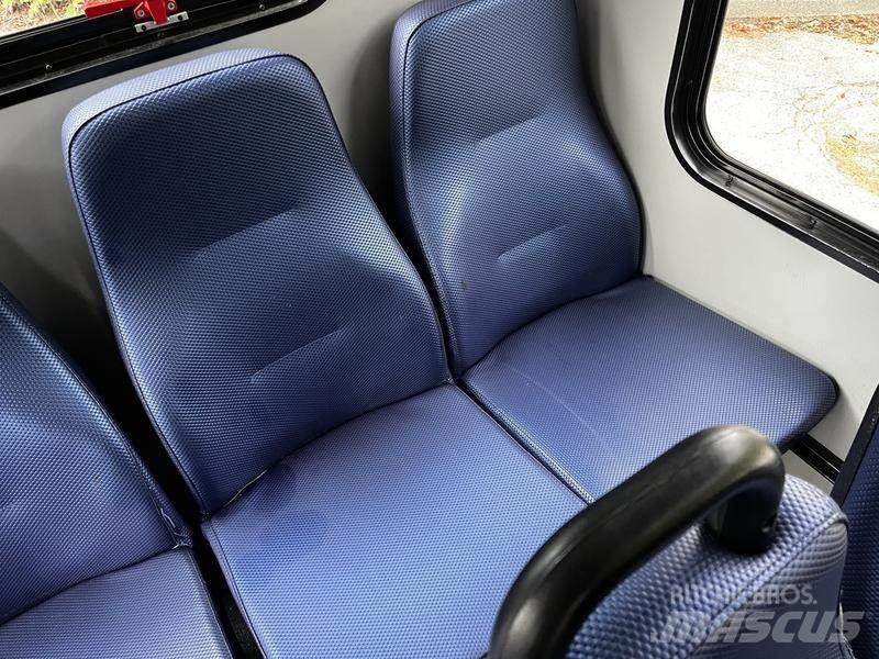 Chevrolet Express 迷你巴士