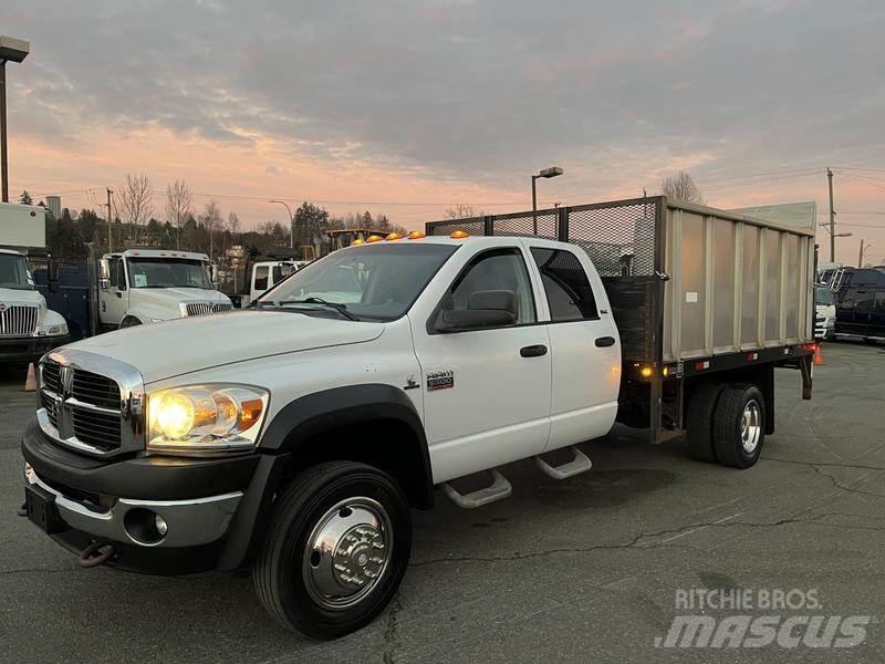 Dodge Ram 5500 平板栏板货车