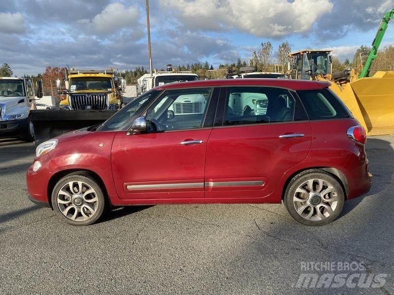 Fiat 500L 汽车