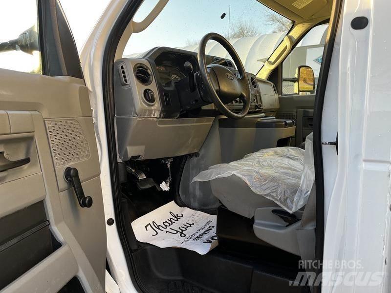 Ford Econoline 大型面包车