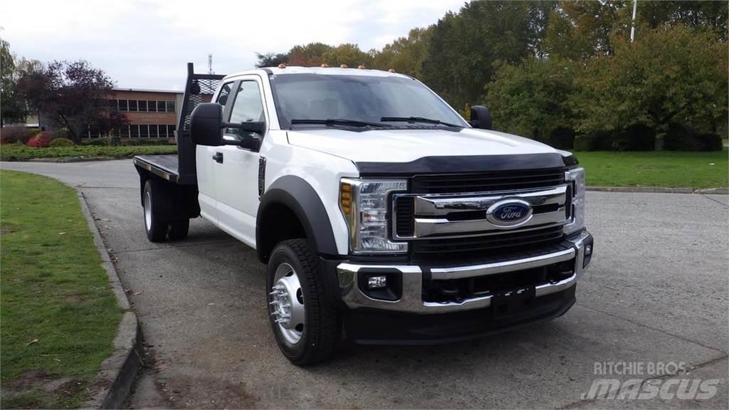 Ford F-550 平板栏板货车