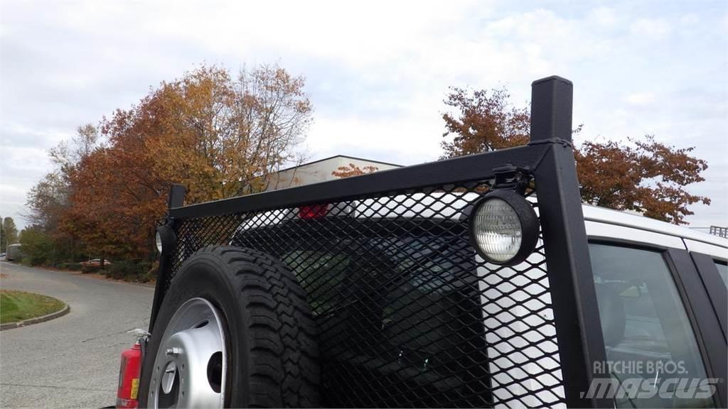 Ford F-550 平板栏板货车