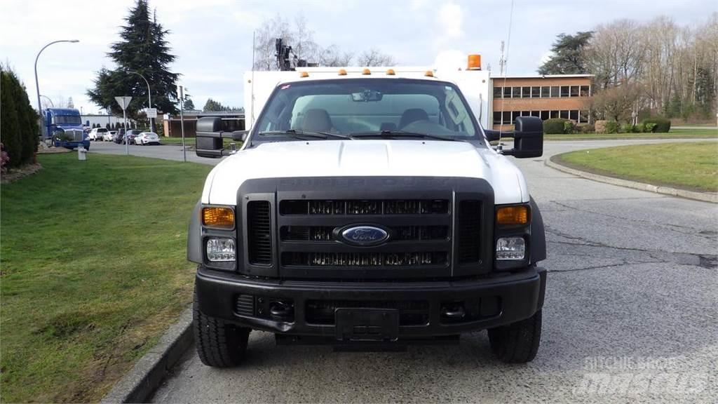 Ford F-550 起重车