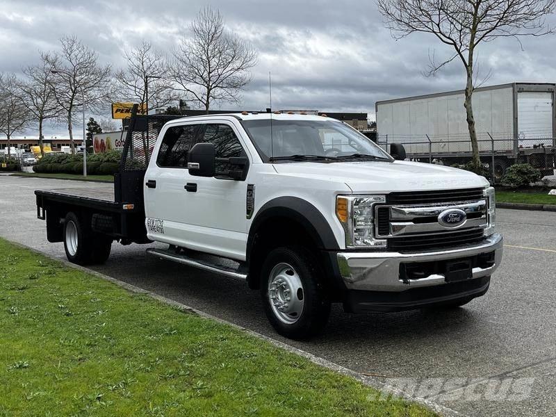 Ford F-550 平板栏板货车