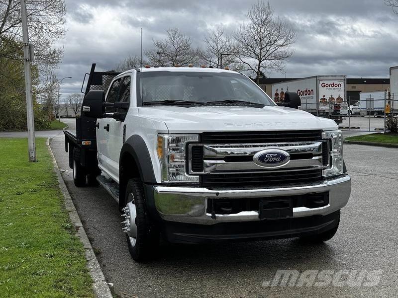 Ford F-550 平板栏板货车