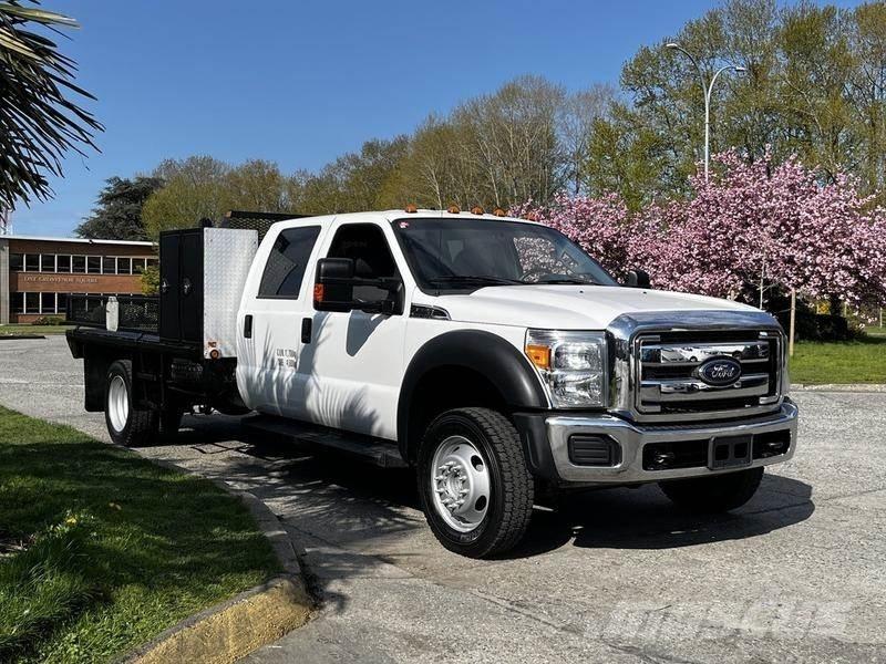 Ford F-550 平板栏板货车