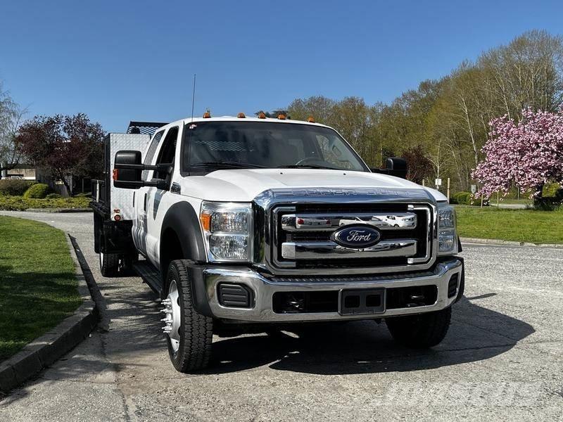 Ford F-550 平板栏板货车