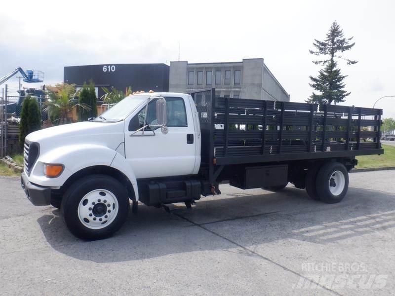 Ford F-650 平板栏板货车