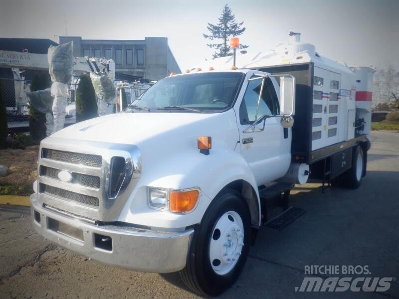 Ford F-650 组合/真空油槽车
