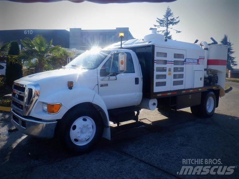 Ford F-650 组合/真空油槽车