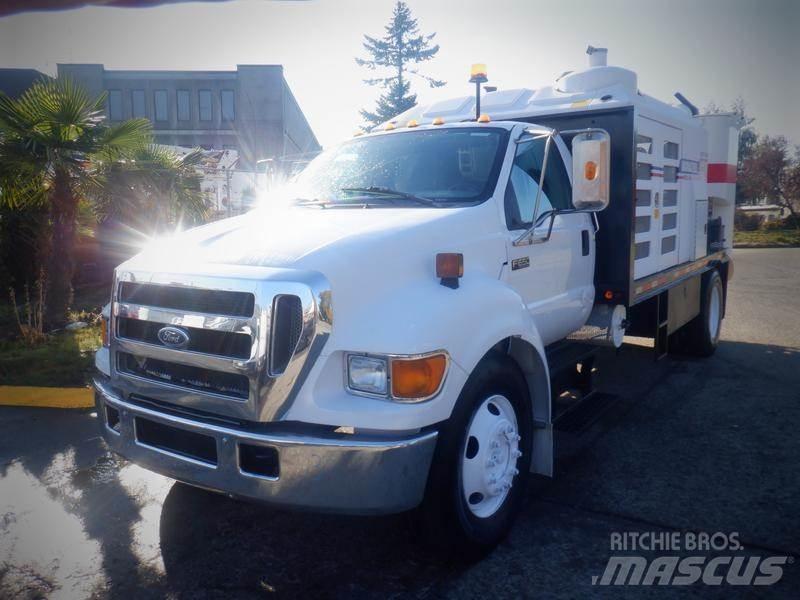 Ford F-650 组合/真空油槽车
