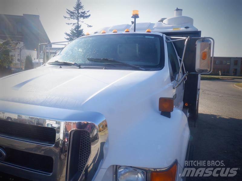 Ford F-650 组合/真空油槽车