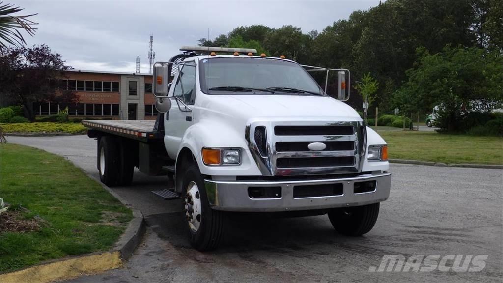 Ford F-750 平板栏板货车