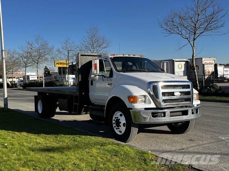 Ford F-750 平板栏板货车