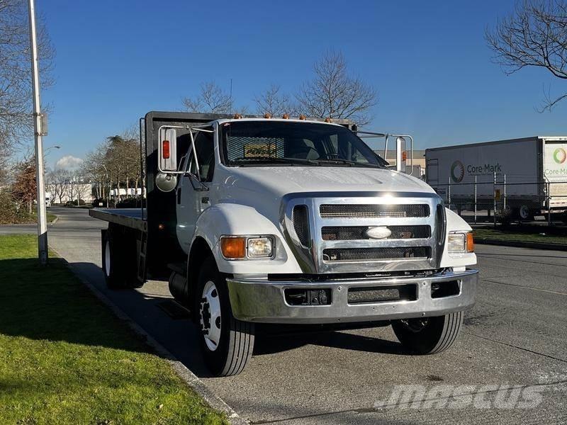 Ford F-750 平板栏板货车