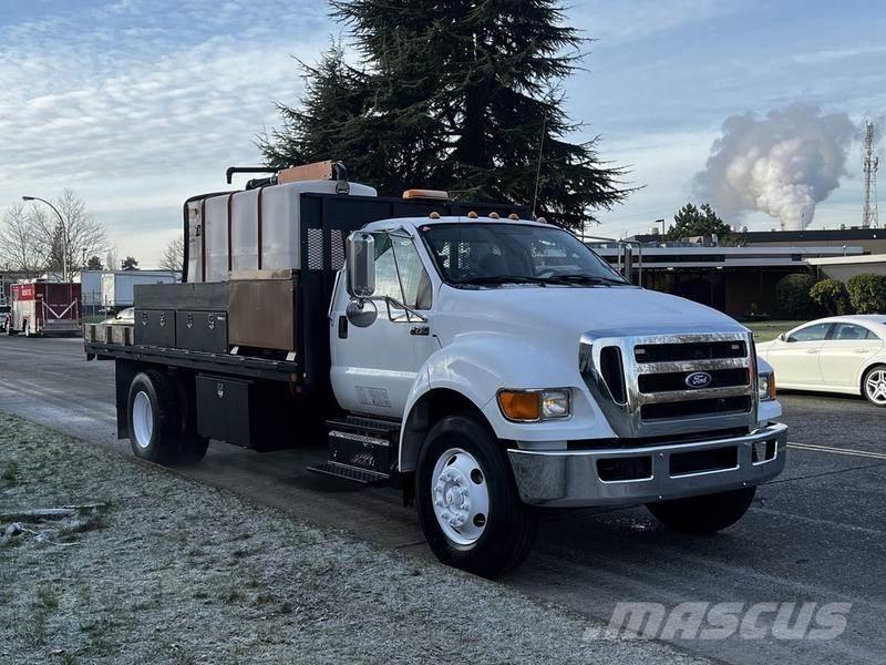 Ford F-750 平板栏板货车