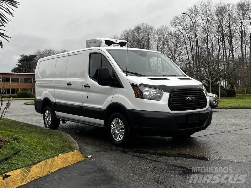 Ford Transit 大型面包车