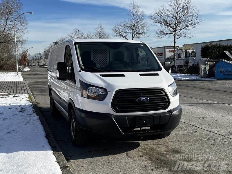 Ford Transit 大型面包车