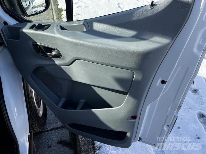 Ford Transit 大型面包车