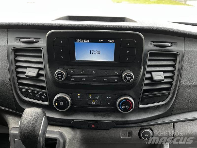 Ford Transit 大型面包车