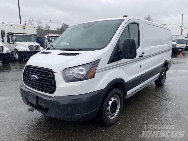 Ford Transit 大型面包车