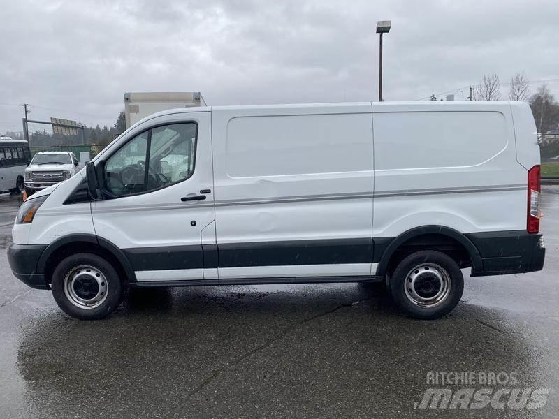 Ford Transit 大型面包车