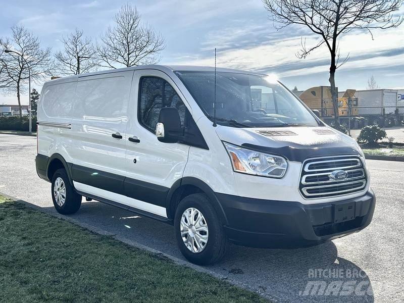 Ford Transit 大型面包车