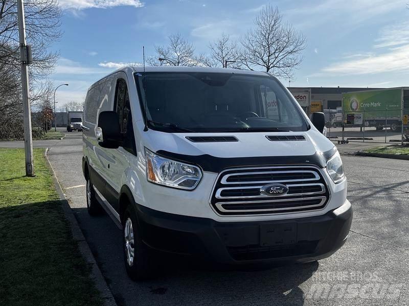 Ford Transit 大型面包车