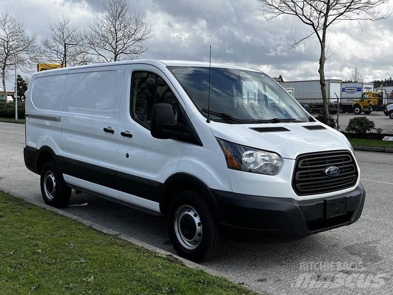 Ford Transit 大型面包车