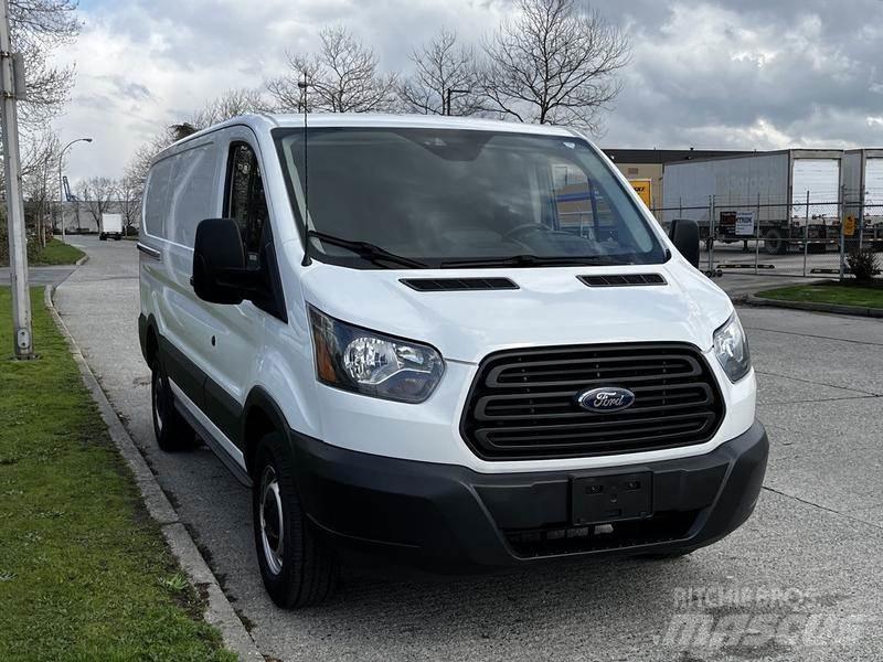 Ford Transit 大型面包车