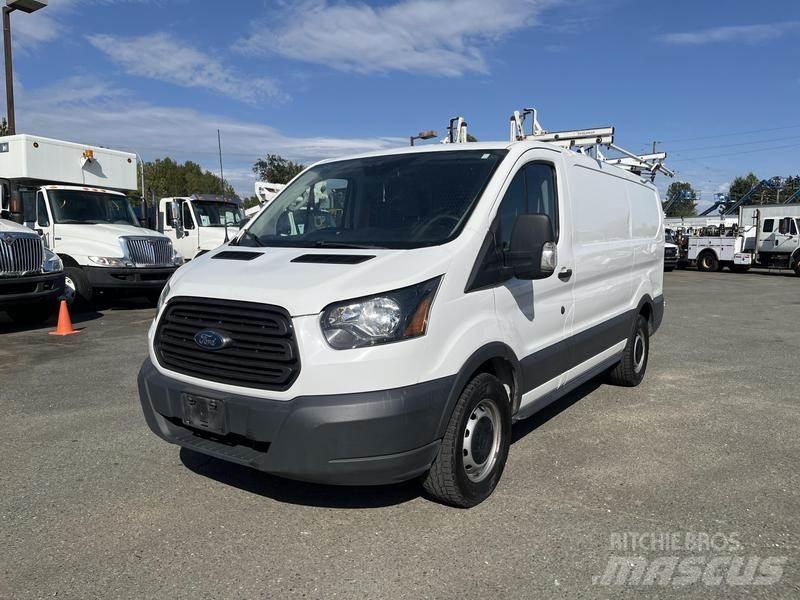 Ford Transit 大型面包车