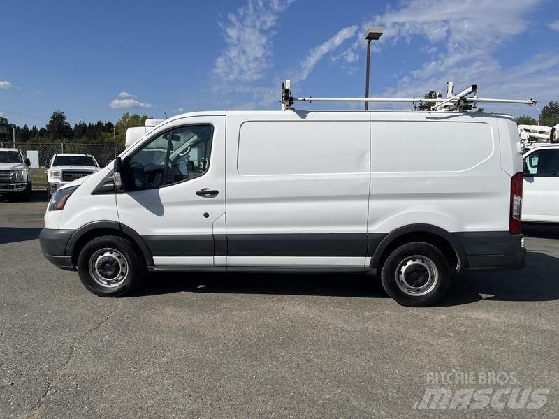 Ford Transit 大型面包车