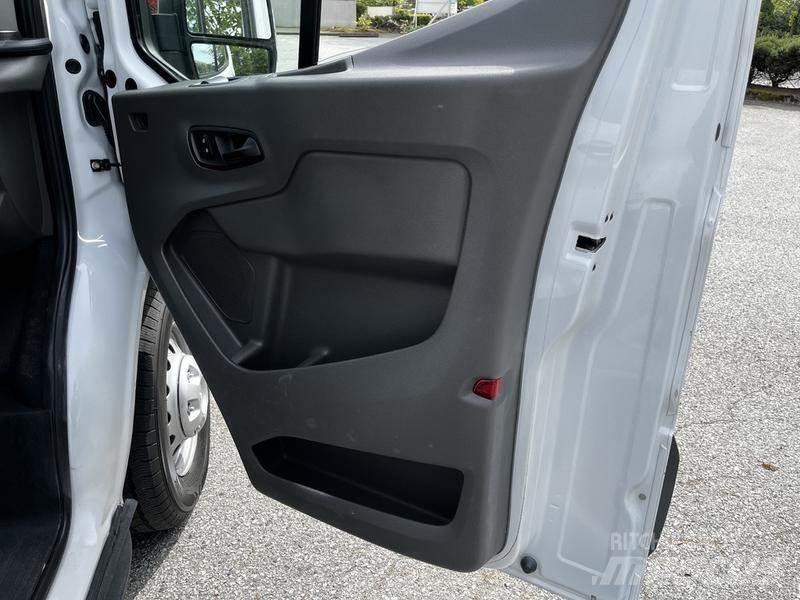 Ford Transit 汽车