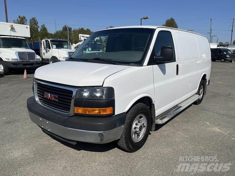 GMC Savana 大型面包车