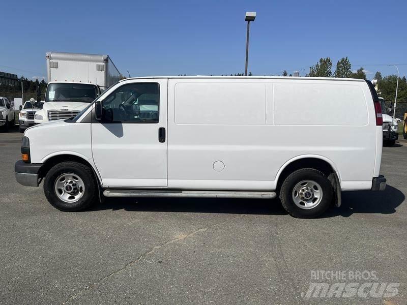 GMC Savana 大型面包车